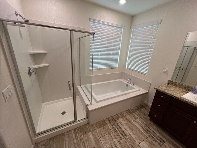 Building Photo - Gorgeous 4 Bedroom Broadstone Home!