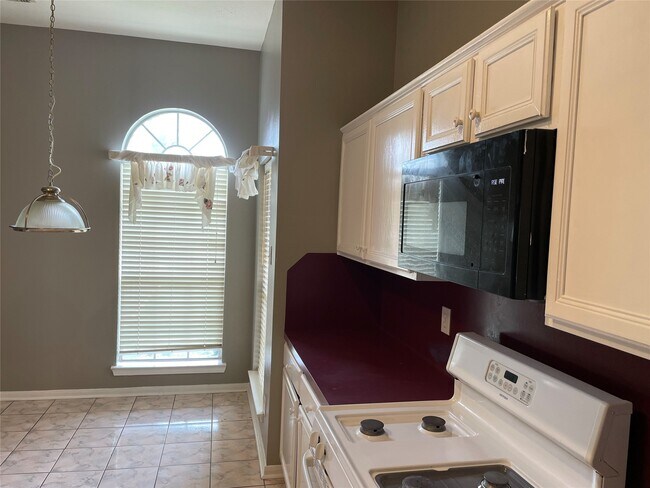 Building Photo - 2922 Russett Pl W