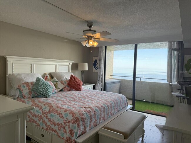 Building Photo - 6035 Sea Ranch Dr