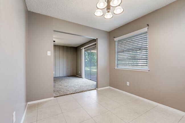 Building Photo - 3-BEDROOM HOME IN PIPERS MEADOW