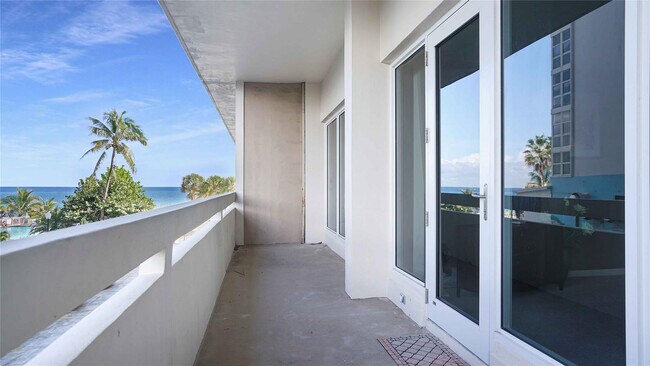 Building Photo - 4020 Galt Ocean Dr