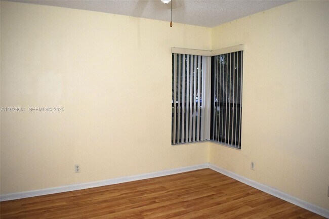 Building Photo - 4459 Carambola Cir S