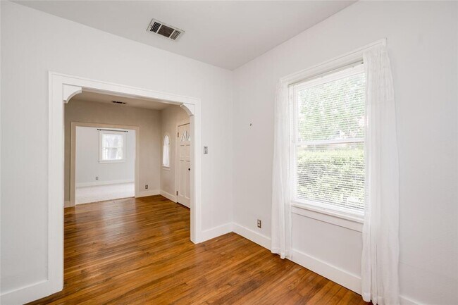 Building Photo - 1623 Palma Plaza