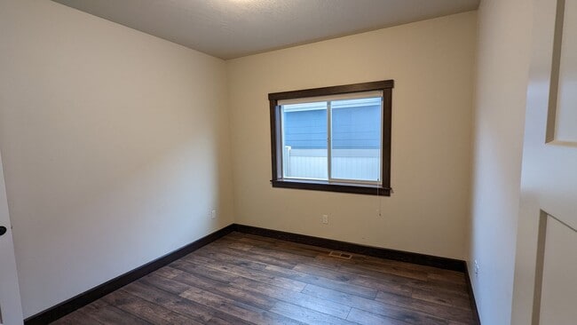 Building Photo - Garden Grove Rancher