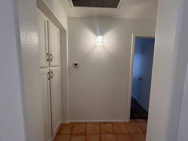 Building Photo - 4 Weeks of Free Rent! - Three bedroom Sing...