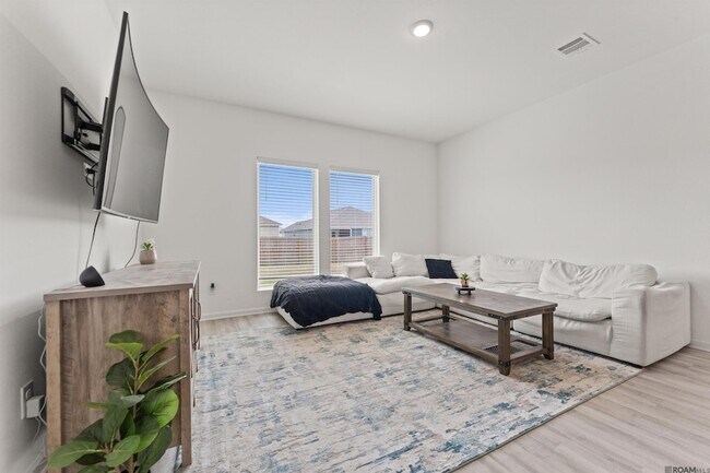 Building Photo - 12780 Sweetleaf Ave