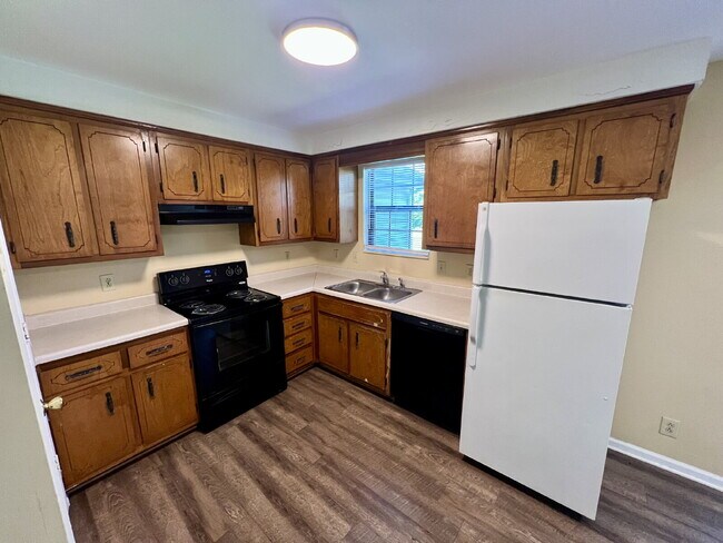 Building Photo - 351 PEABODY DRIVE UNIT 5 (3 BEDROOM UNIT)