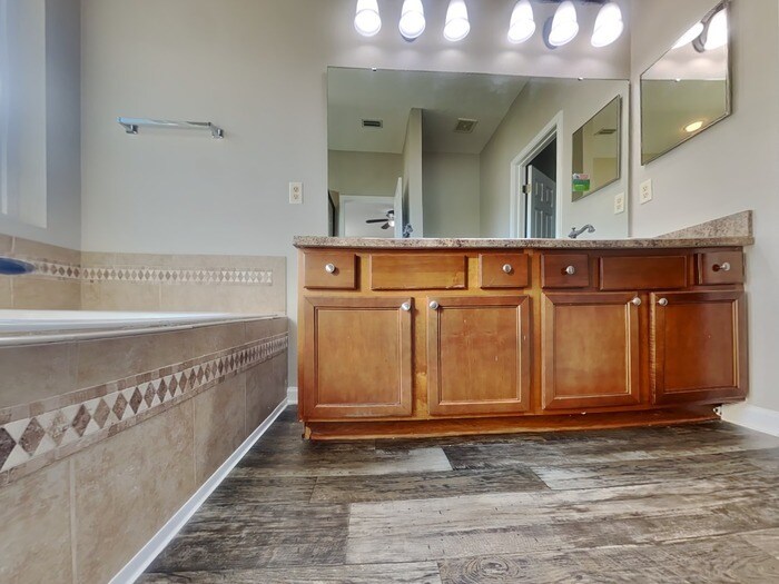 Building Photo - 9251 Hawkeye Dr