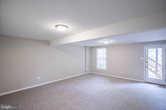 Building Photo - 344 Honey Locust Ct