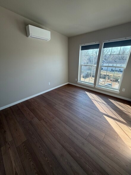 Building Photo - 833 W Stone St