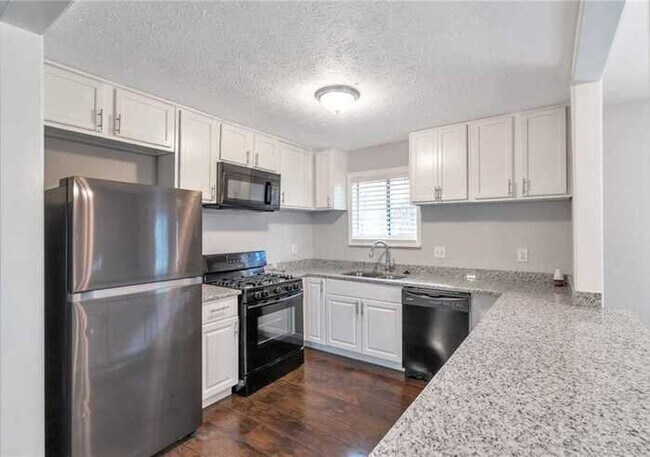 Building Photo - Fantastic 4bd/2ba home! Let yourself in!