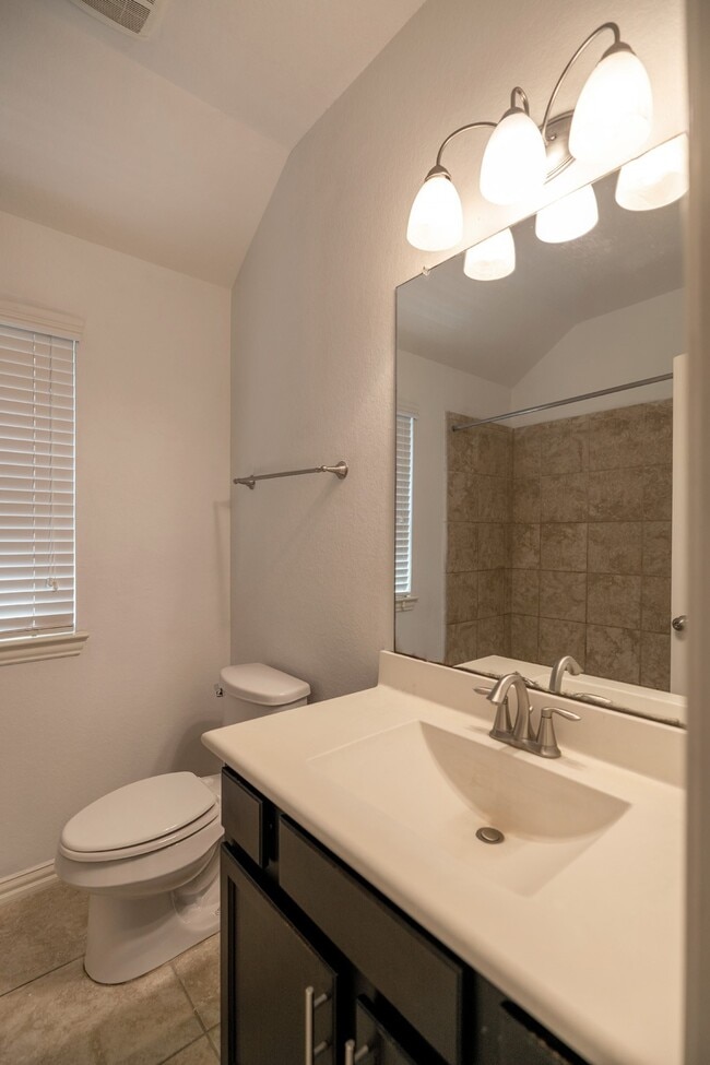 Building Photo - 1822 Olive Pine Dr