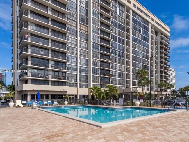 Building Photo - 2017 S Ocean Dr