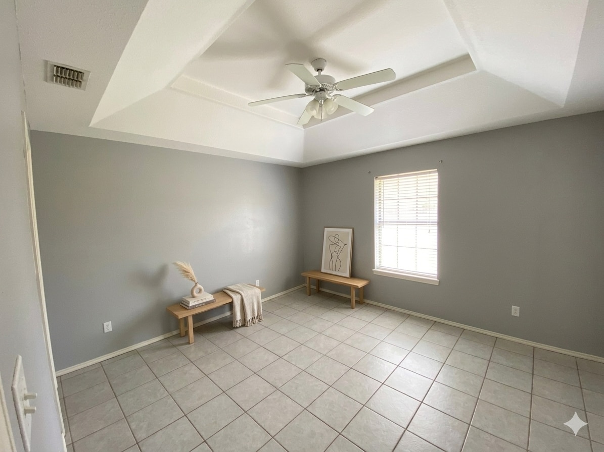 Building Photo - 604 S Logan Dr