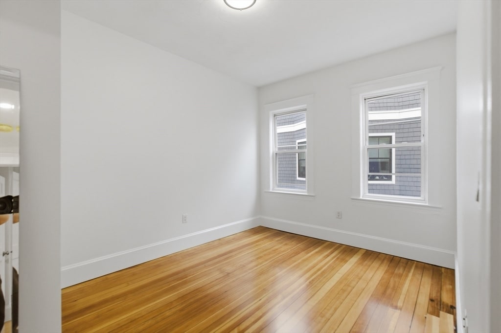 Building Photo - 26 Roseclair St