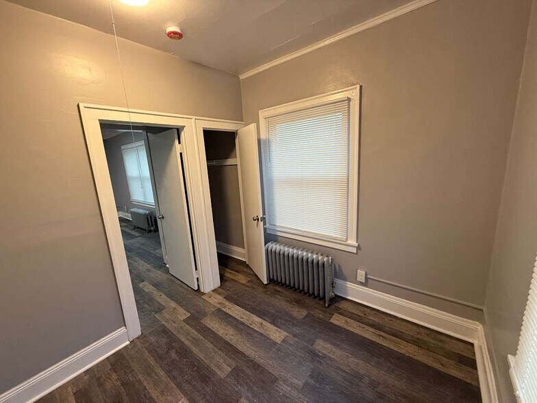 Building Photo - 392 E 147th St