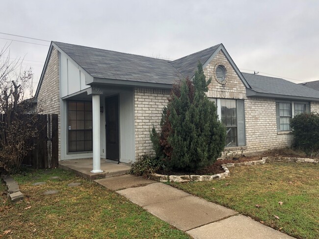 Primary Photo - Half Duplex in The Colony!!