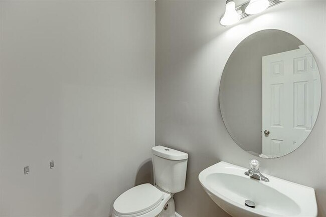 Building Photo - 805 Tulip Poplar Way