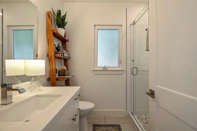 Building Photo - 2812 Oak Springs Dr