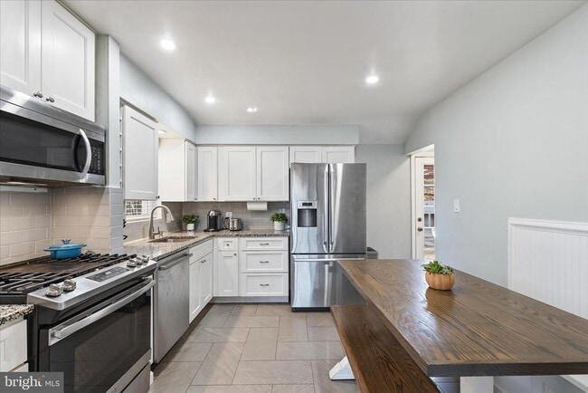 Building Photo - 7203 Arthur Dr