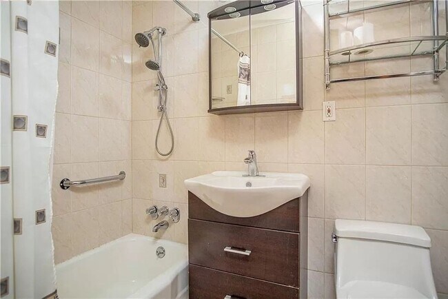 Building Photo - Beautiful 1 Bedroom 1 Bathroom