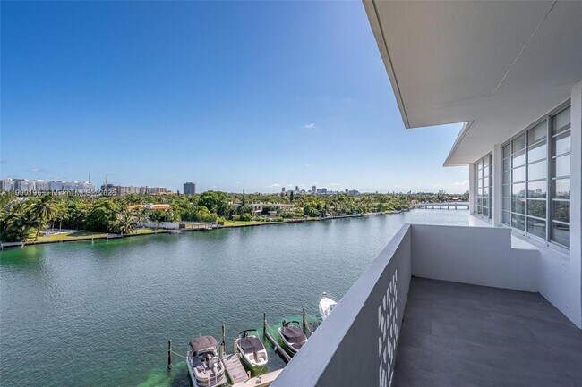 Building Photo - 9101 E Bay Harbor Dr