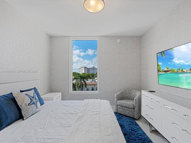 Building Photo - 220 SE Mizner Blvd