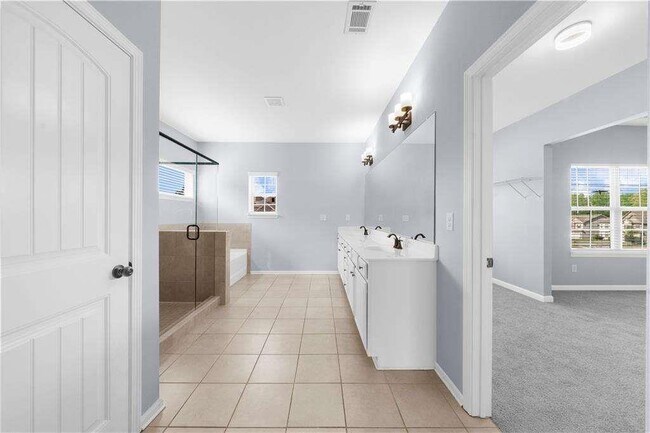 Building Photo - 5435 Mirror Lake Dr