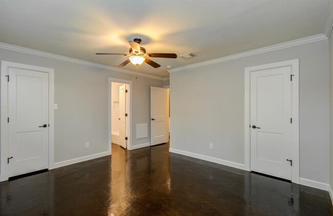 Building Photo - 9426 Charter Ridge Dr