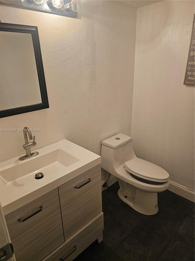 Building Photo - 5961 N Falls Cir Dr