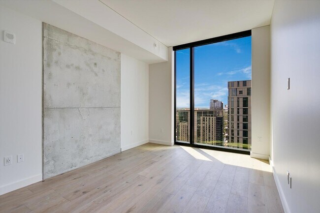 Building Photo - 610 Davis St