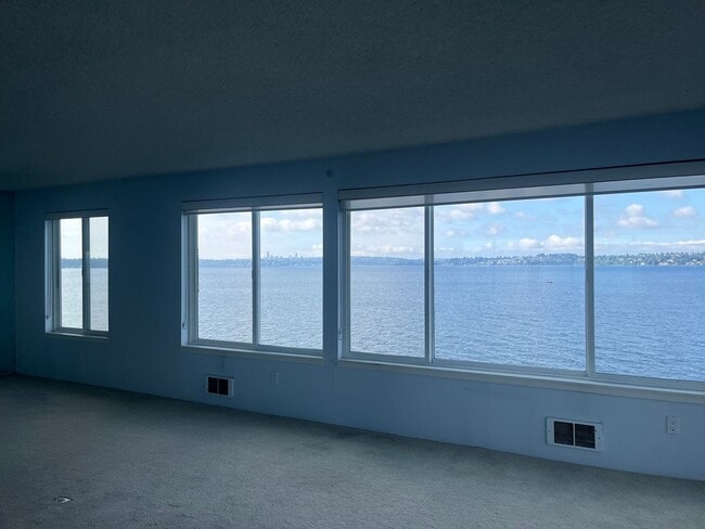 Building Photo - Kirkland Waterfront Condo Available Now! S...