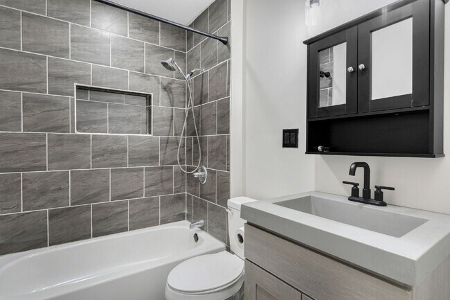 Building Photo - 737 S 30th St