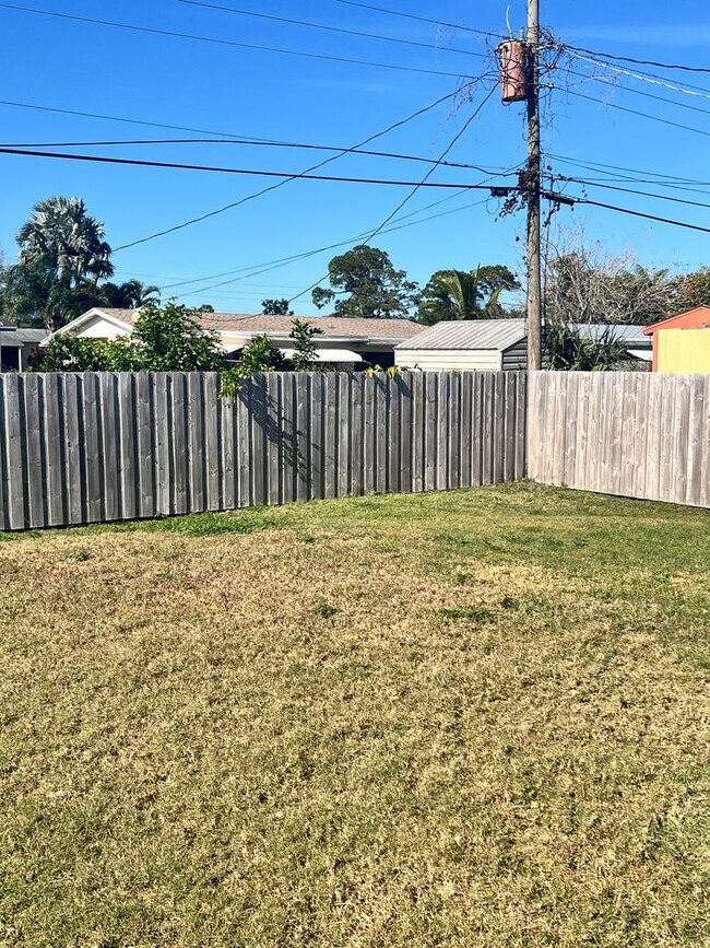 Building Photo - CHARMING 3 BEDROOM, 2 BATH HOME BUILT IN 2022 IN EAST STUART