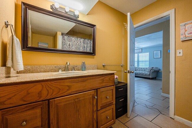 Building Photo - 1131 S 8th St