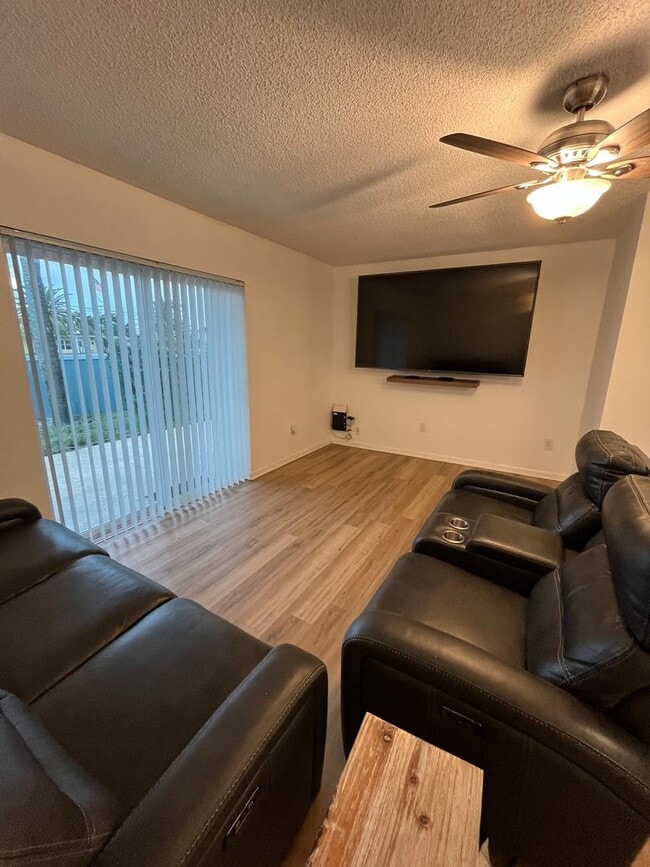 Building Photo - Newly Renovated 1/1 in Poppleton Creek--Partially furnished