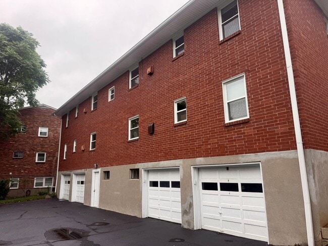 Building Photo - 2722 Riedling Dr