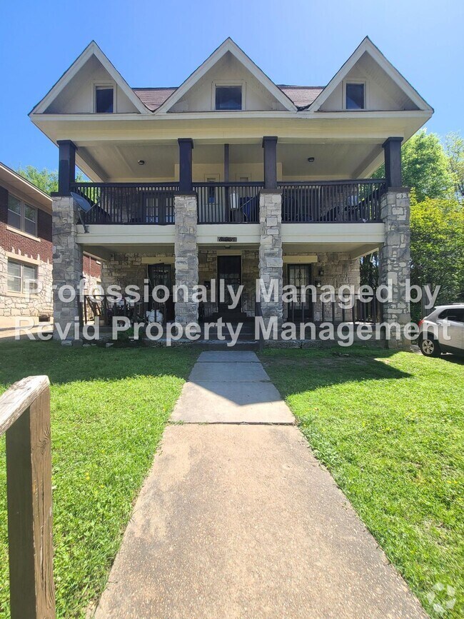 Building Photo - Great 2 Bedroom with large balcony!