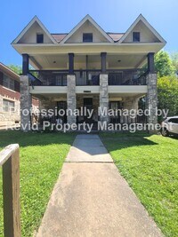 Building Photo - Large upstairs apartment in Midtown!