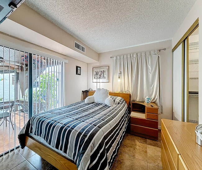 Building Photo - 693 NW 102 Pl