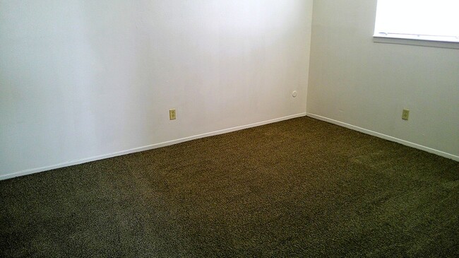 Building Photo - Adorable Single Level Eastside Duplex With Evaporative Air Located In Quiet Neighborhood