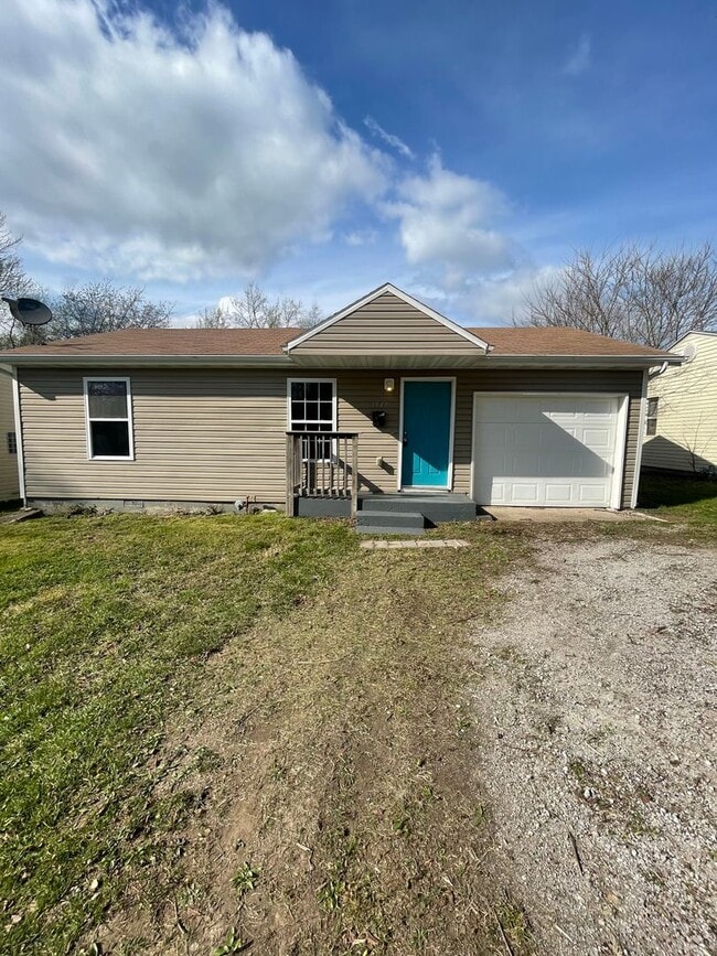 Primary Photo - Available Now 3 Bedroom 2 Bath home just m...