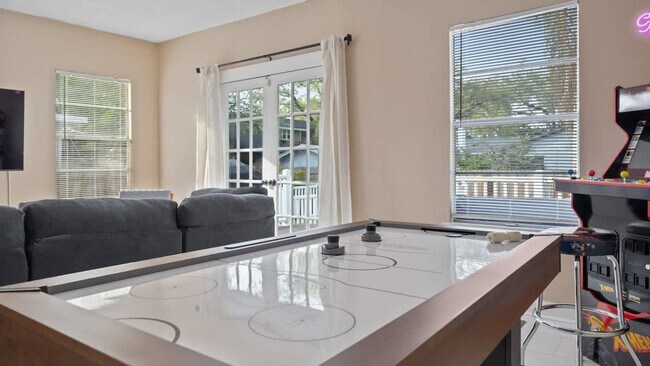 Building Photo - 307 W Haya St