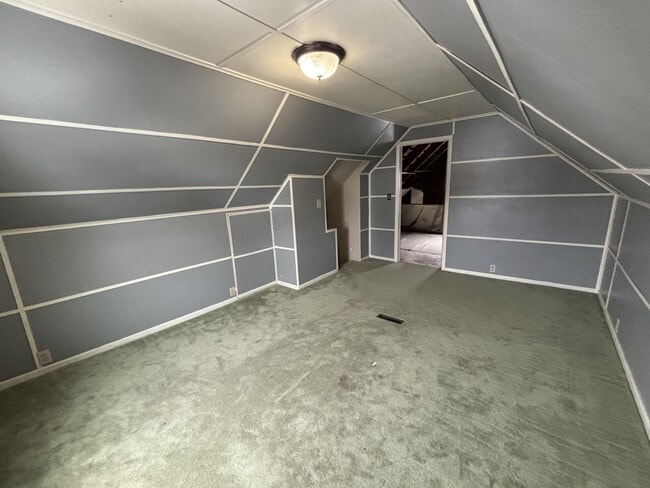 Building Photo - 66 Martinot Ave