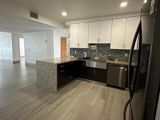 Building Photo - 5737 SW 6th St