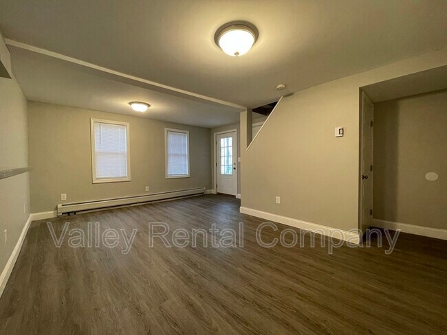 Building Photo - 123-125 Williams St