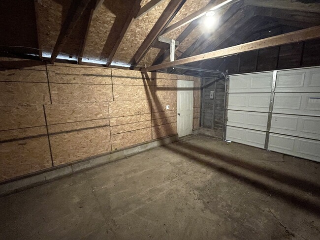 Building Photo - 4 Bedroom Home with garage/workshop combo (has electricity)