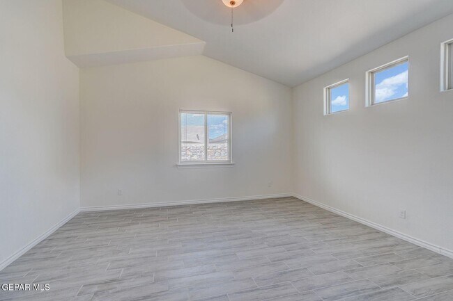 Building Photo - 14849 Tierra Escape Ave