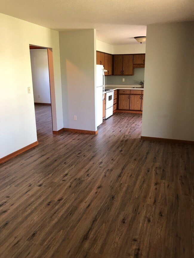 Building Photo - 530 Bluebird Ct