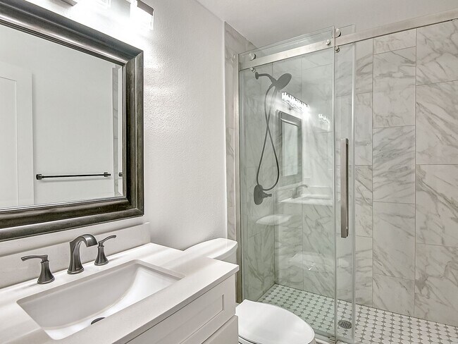 Building Photo - Coming soon! Remodeled 3-bdr/2-bath Overlook ranch w/ fireplace, excellent location